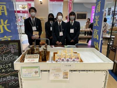 多くの方にお越しいただき、ご購入いただきました。4